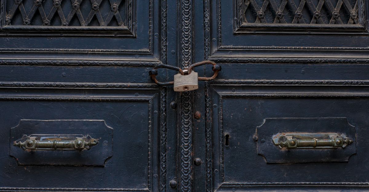 Locked Out at 2 AM? What to Expect From a 24/7 Emergency Locksmith — Iron Locksmiths